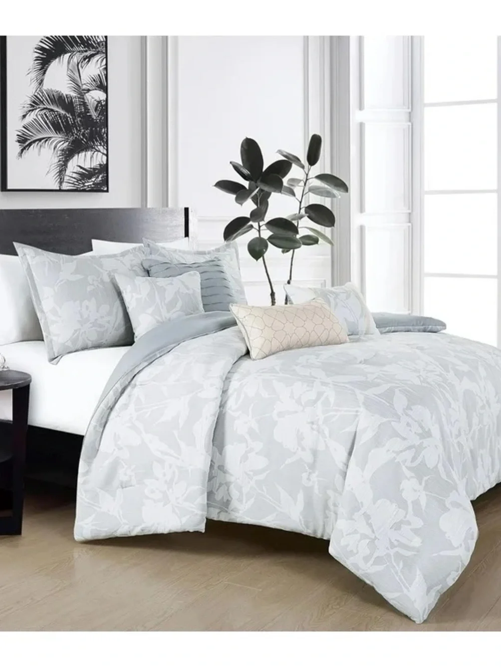 Elegant Floral Comforter Set in Light Gray and White Queen 3 piece set